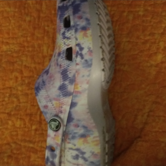 Women Crocs - Picture 2 of 4